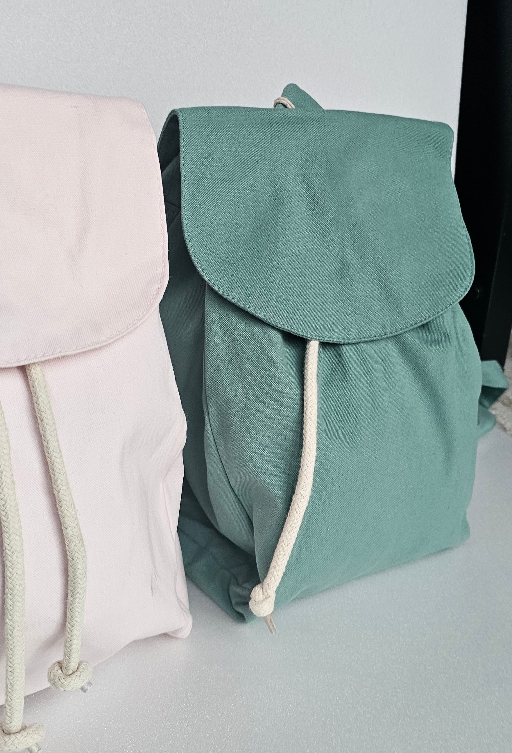 Sac à dos enfant en coton - vue de face avec bretelles ajustables