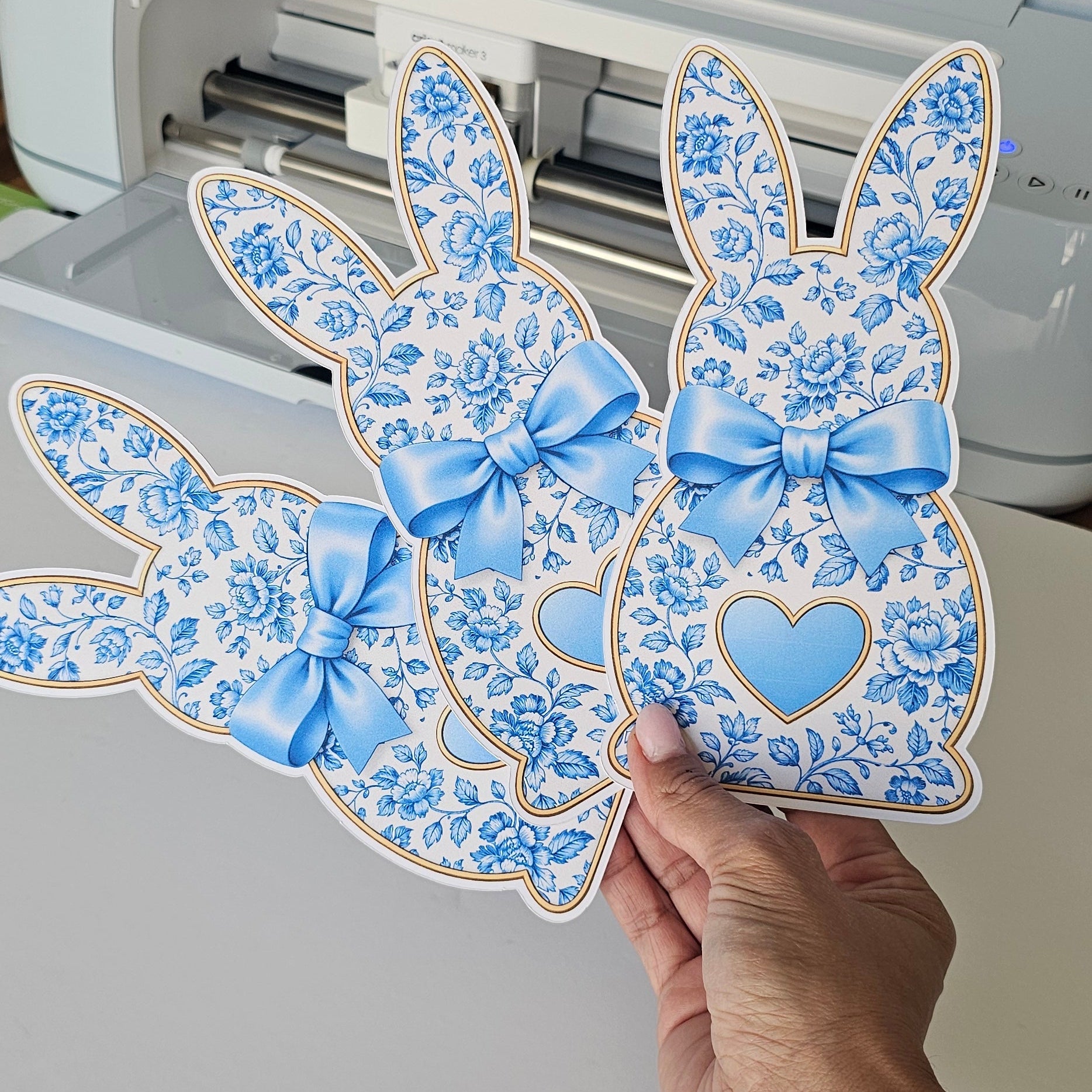 Lapins de Pâques fleuris - Fichier SVG PNG pour Cricut et Silhouette, design printable DIY